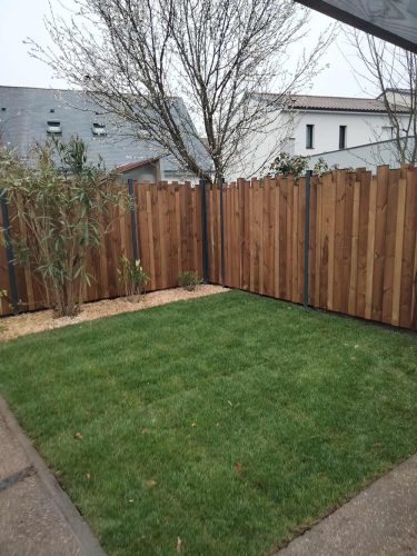 clôture vertica Nantes, paysagiste ADJ Espaces Verts 44680